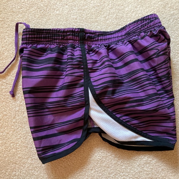 Under Armour Running Shorts XS - Picture 3 of 4